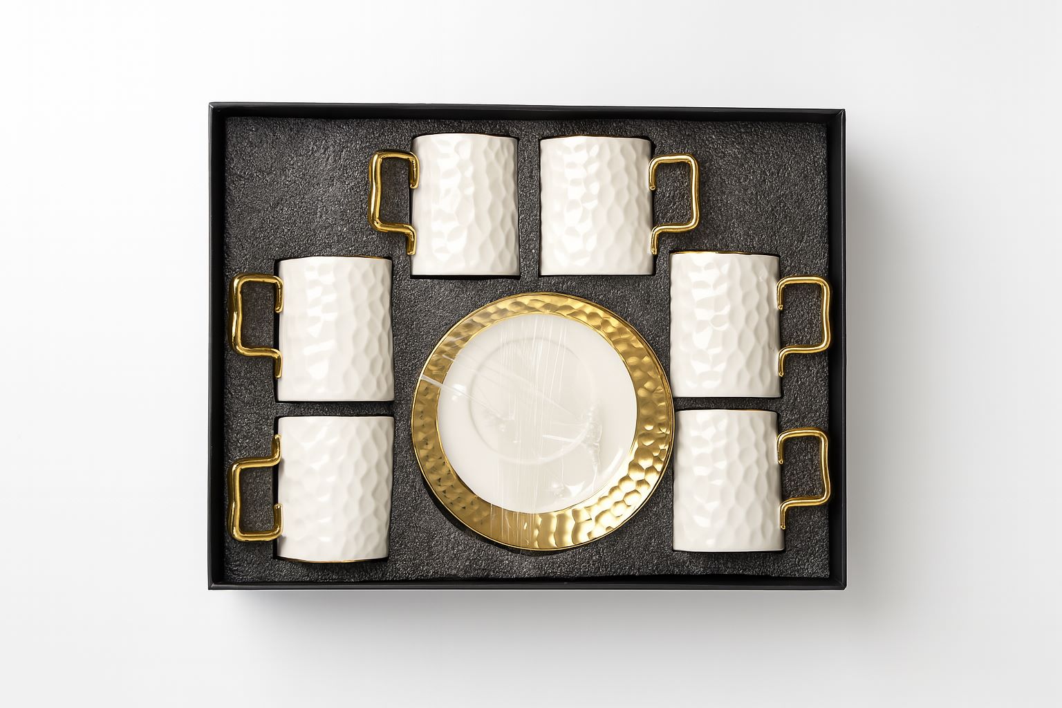 Luxury Hammered Coffee Cup with Saucer – White & Gold - Image 3